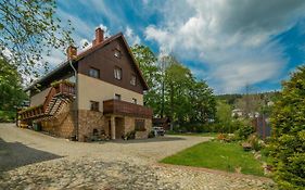 WILLA SUDETY blisko szlaków górskich i wyciągów narciarskich, prywatny bezpłatny parking